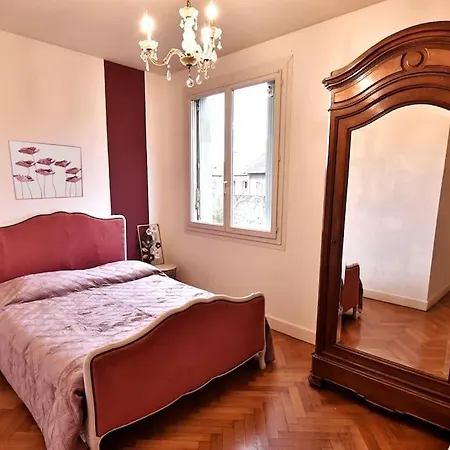 Loft 101 - Central, Terrasse Privee, Cachet De L'ancien Apartment Montlucon